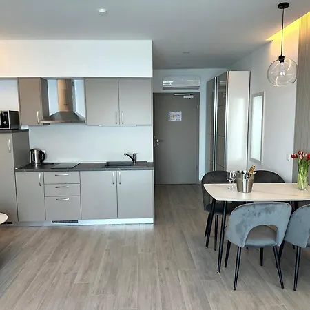 Adria Miris דרזניצה