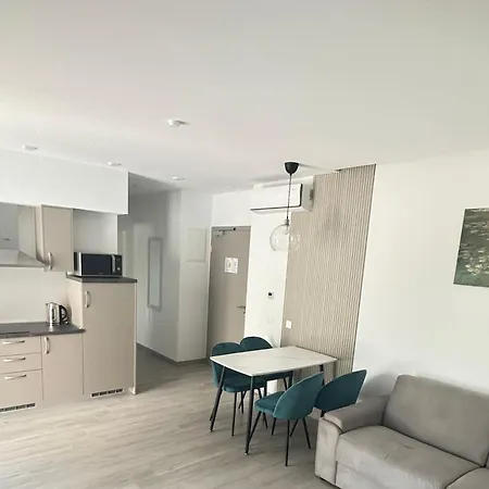 Adria Miris דרזניצה