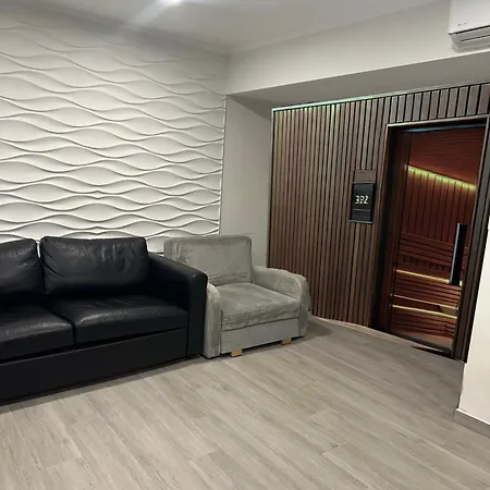 Adria Miris دراسنيتش